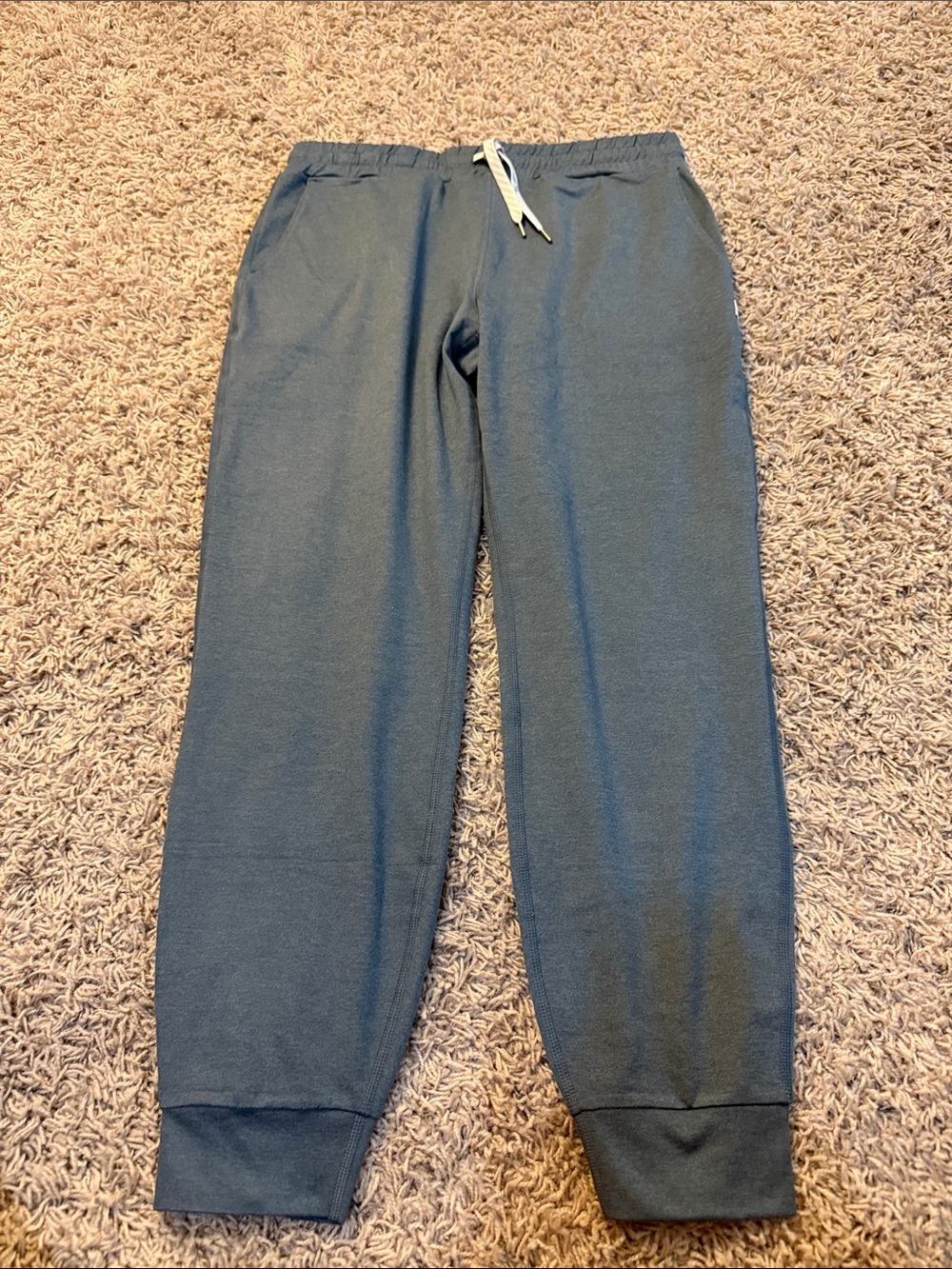 Vuori Performance Jogger Size Small in Lake Heather